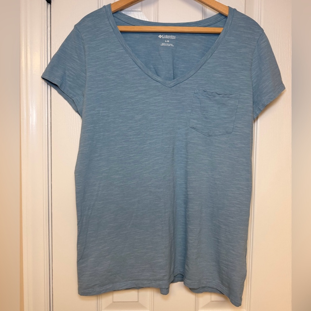Columbia Women's Heathered Sky Blue V-Neck Pocket Tee